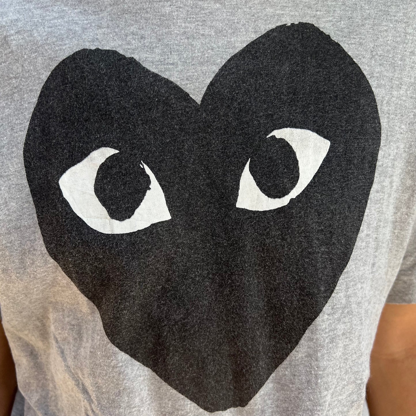 T-shirt Comme Des Garçons Gris Gros Coeur - L