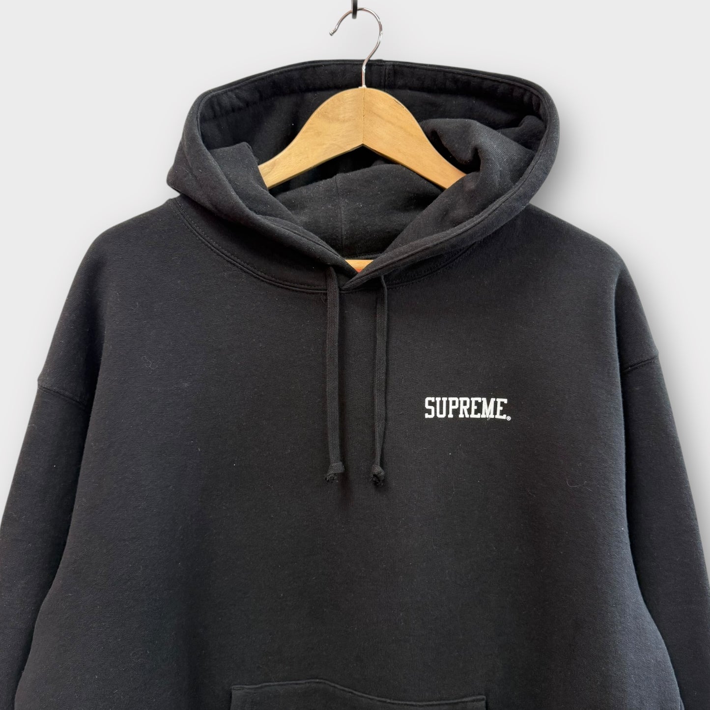 Hoodie Supreme noir "doggs" - L
(dernière vente 330€)