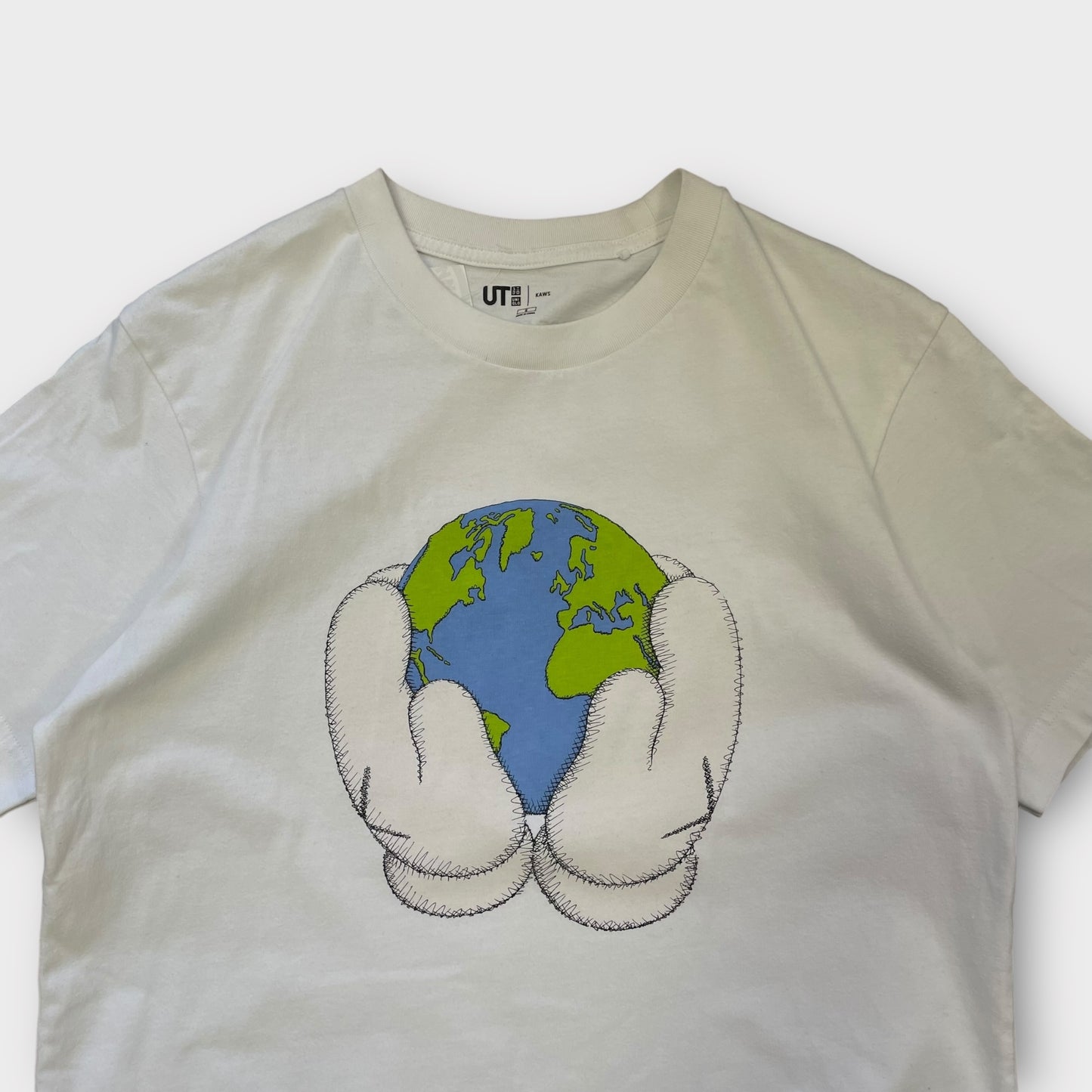 T-Shirt Uniqlo Kaws Earth Blanc - S