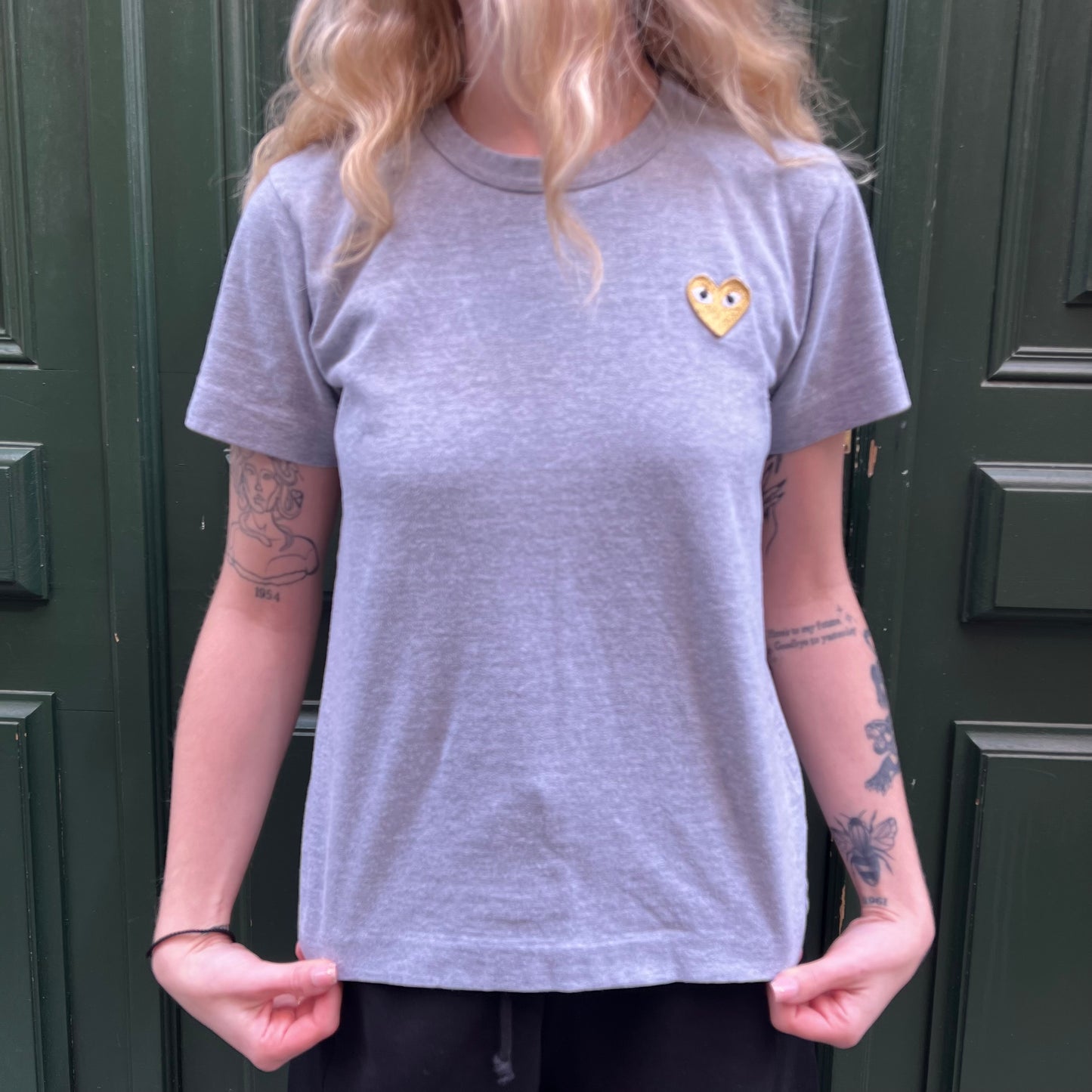 T-shirt CDG gris brodé coeur jaune - M