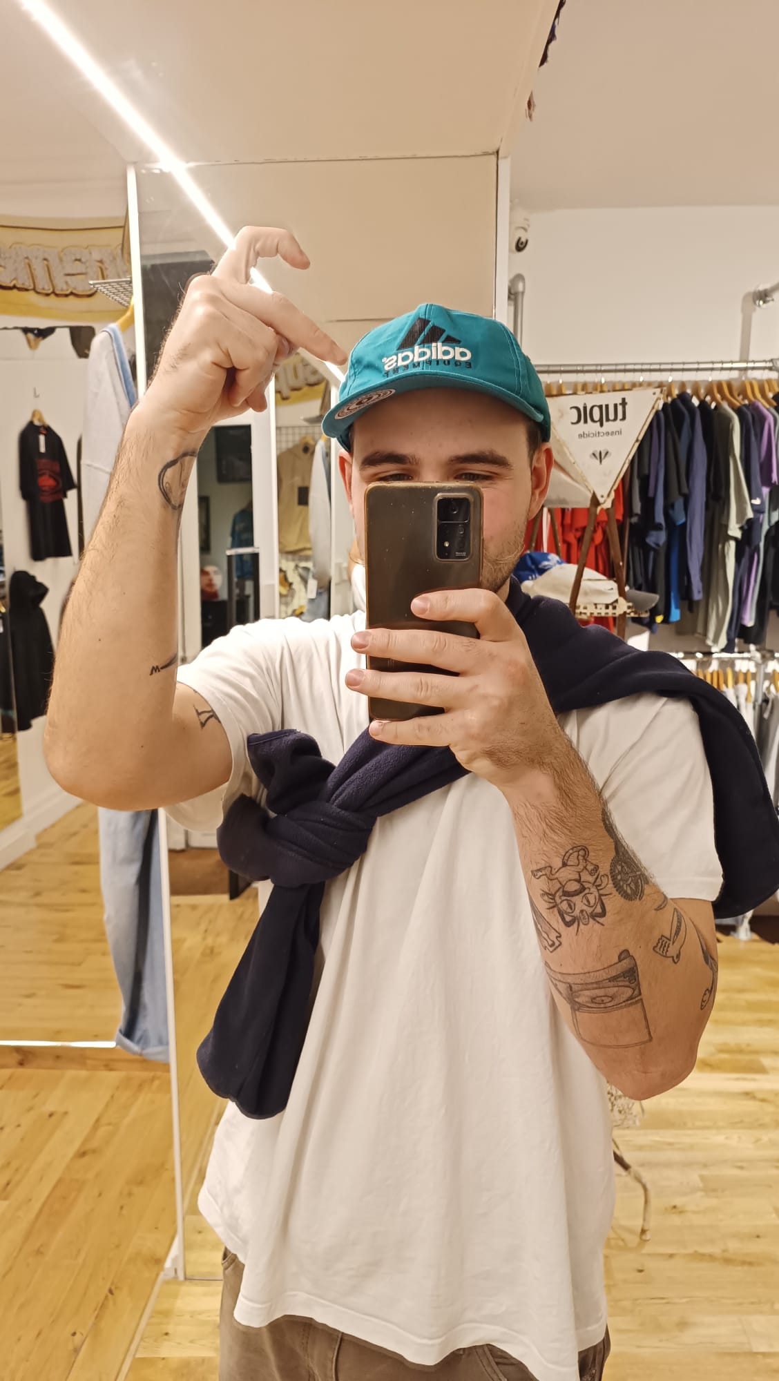 friperie pas cher lyon | La Bonne Tenue Image