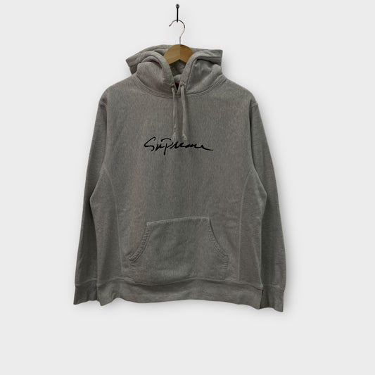 Hoodie Supreme "classic script" - M
(Valeur + 400€)