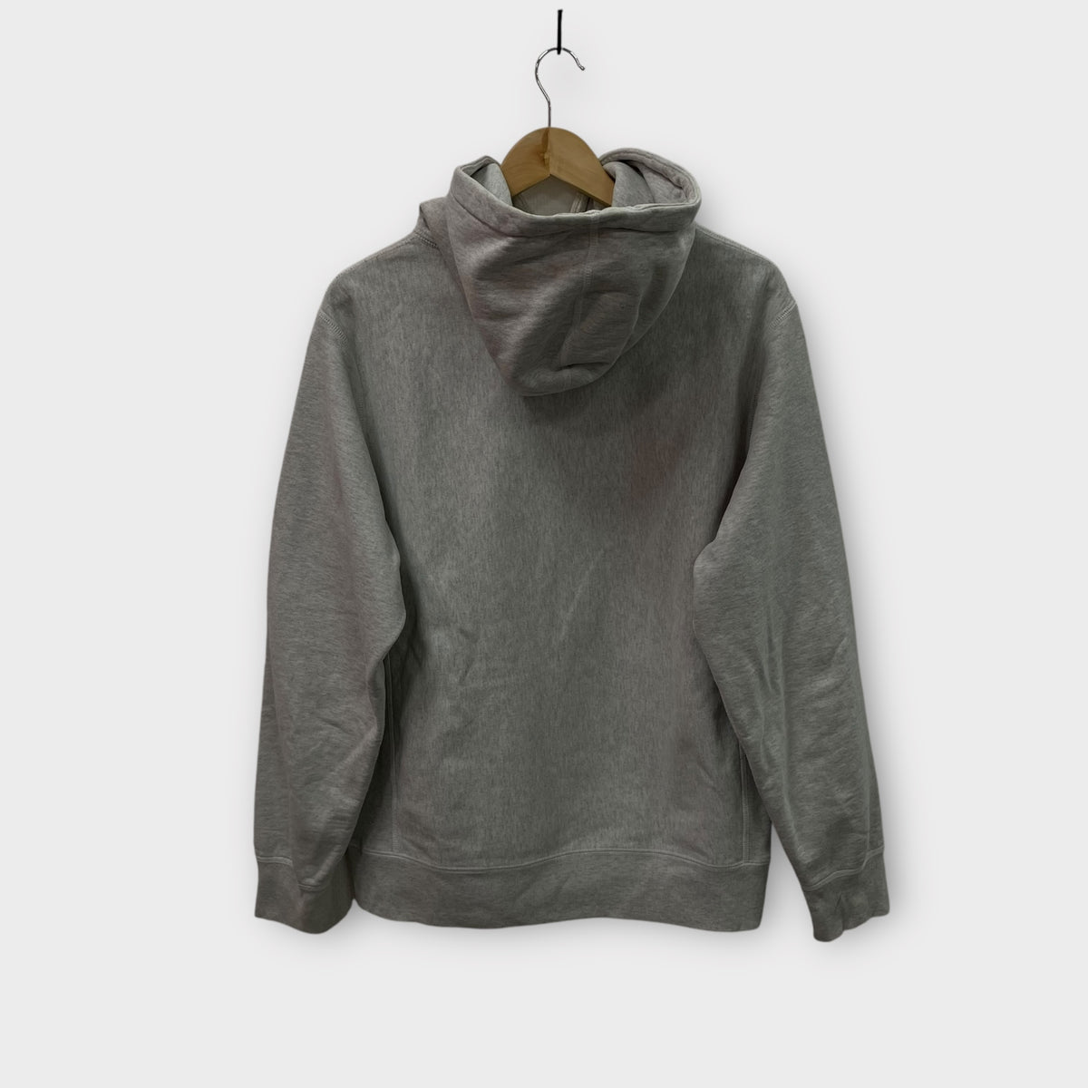 Hoodie Supreme "classic script" - M
(Valeur + 400€)