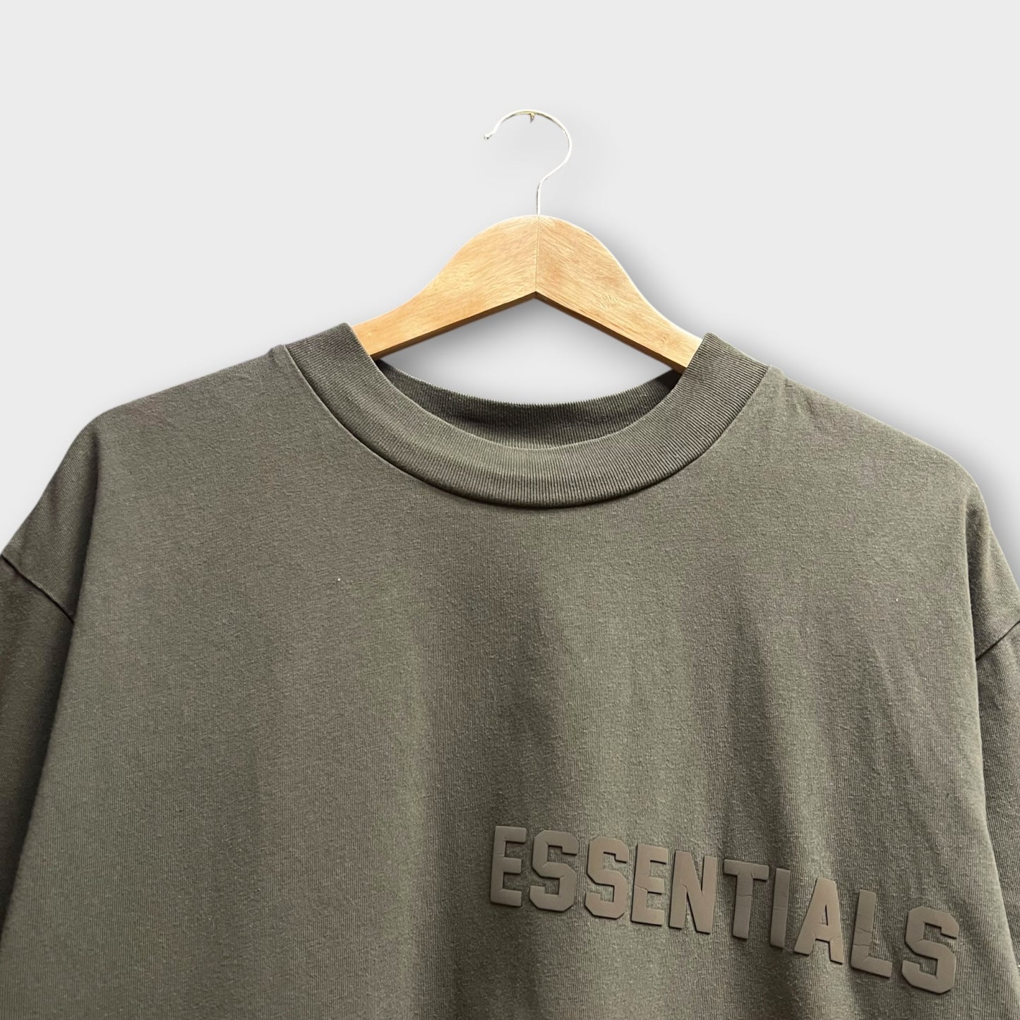 T-shirt Essentials Kaki - XS