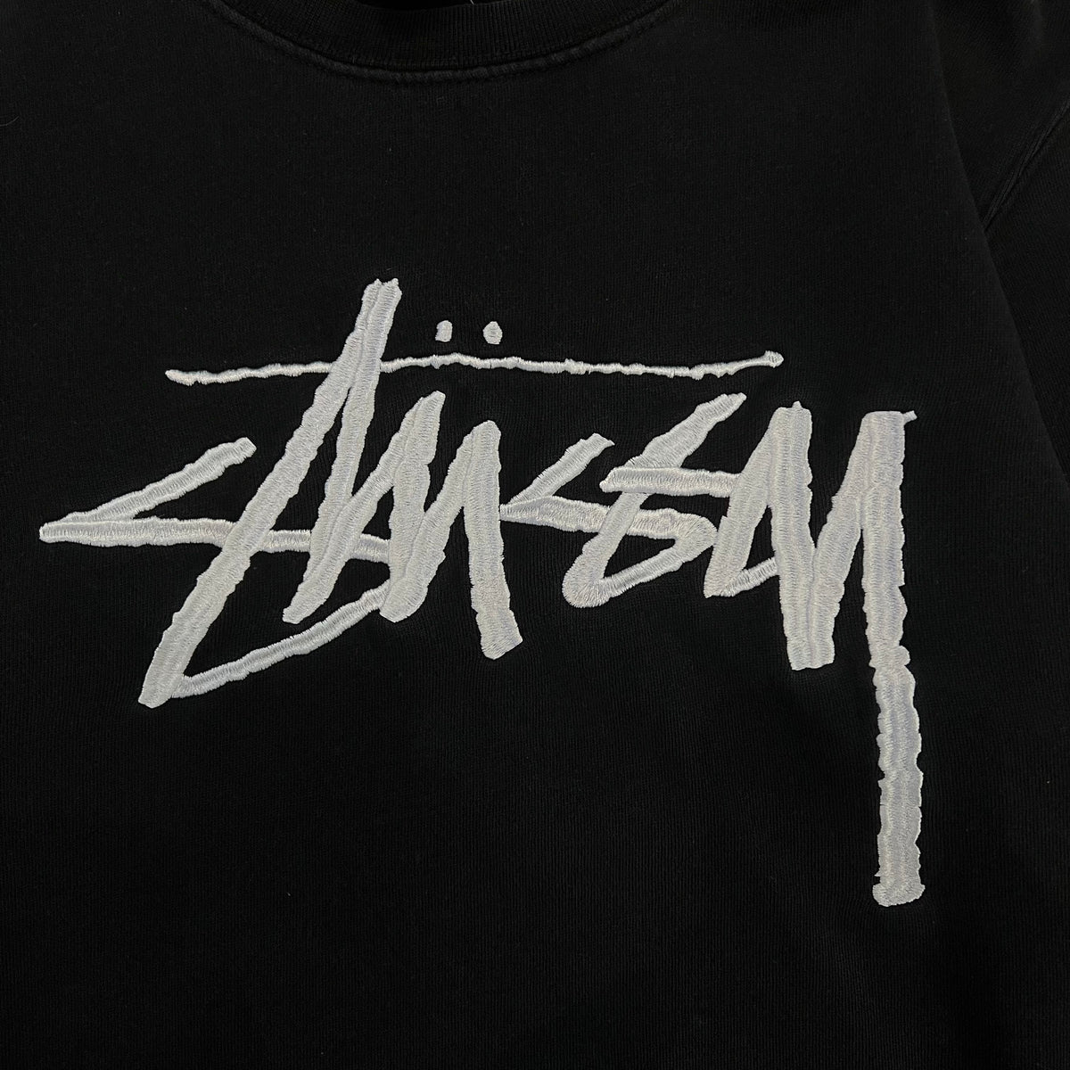 Sweat Stussy noir big front logo blanc - M
