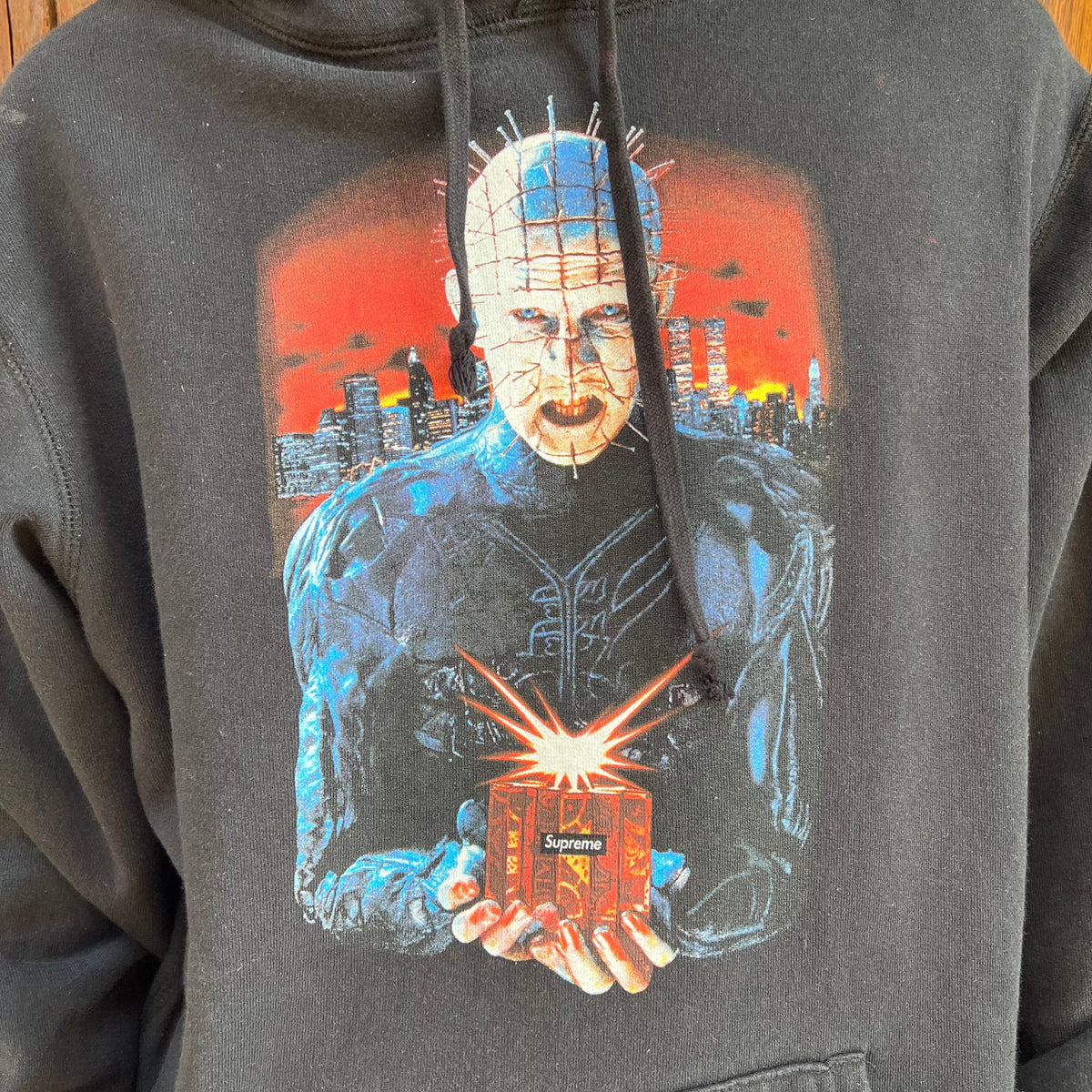 Supreme Hoodie Hellraiser Hellraiser Hell on Earth noir - M (valeur : 350€)