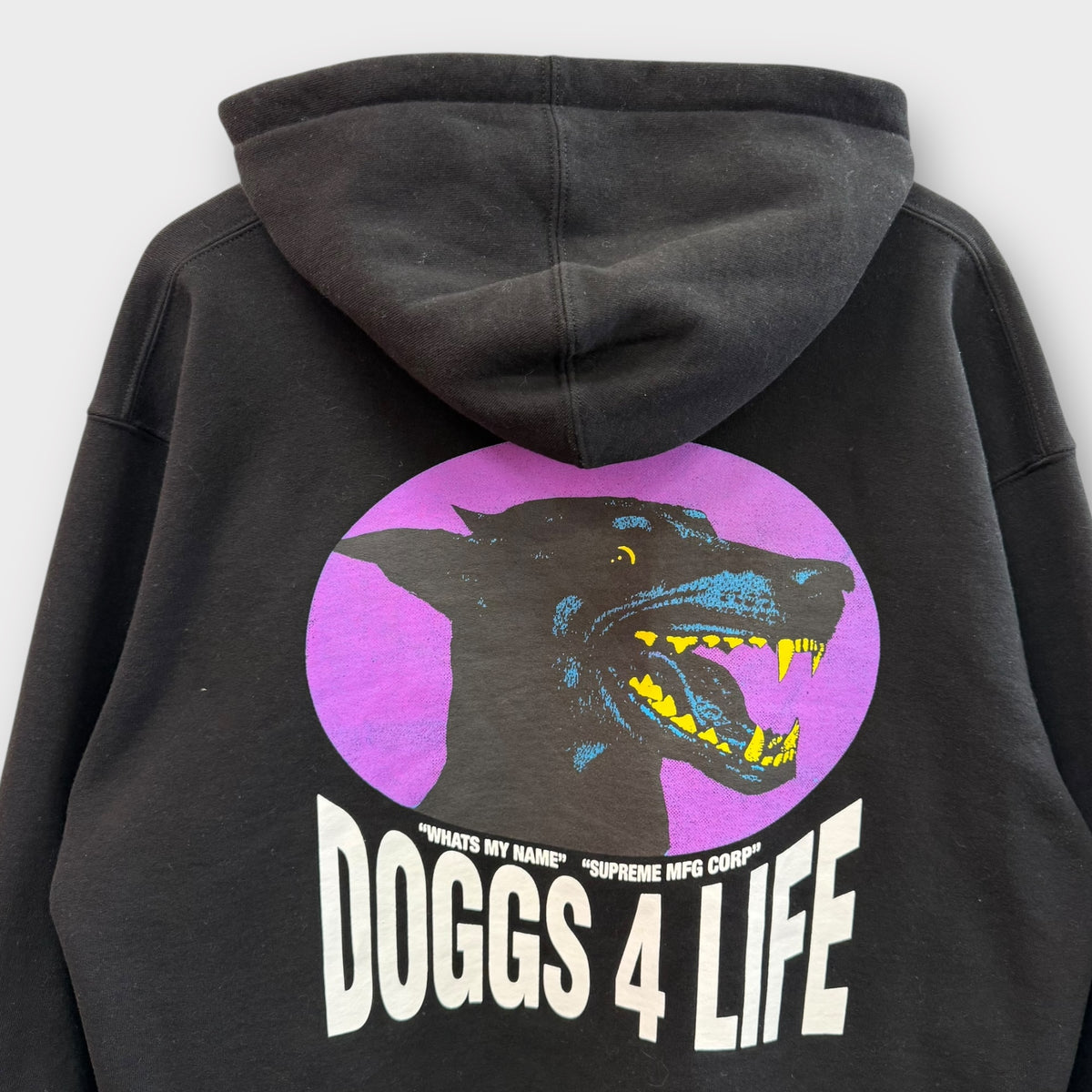 Hoodie Supreme noir "doggs" - L
(dernière vente 330€)