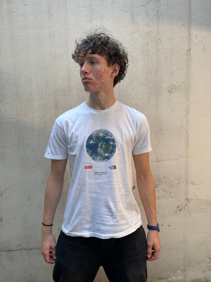 T-shirt Supreme x The North Face One World blanc - M