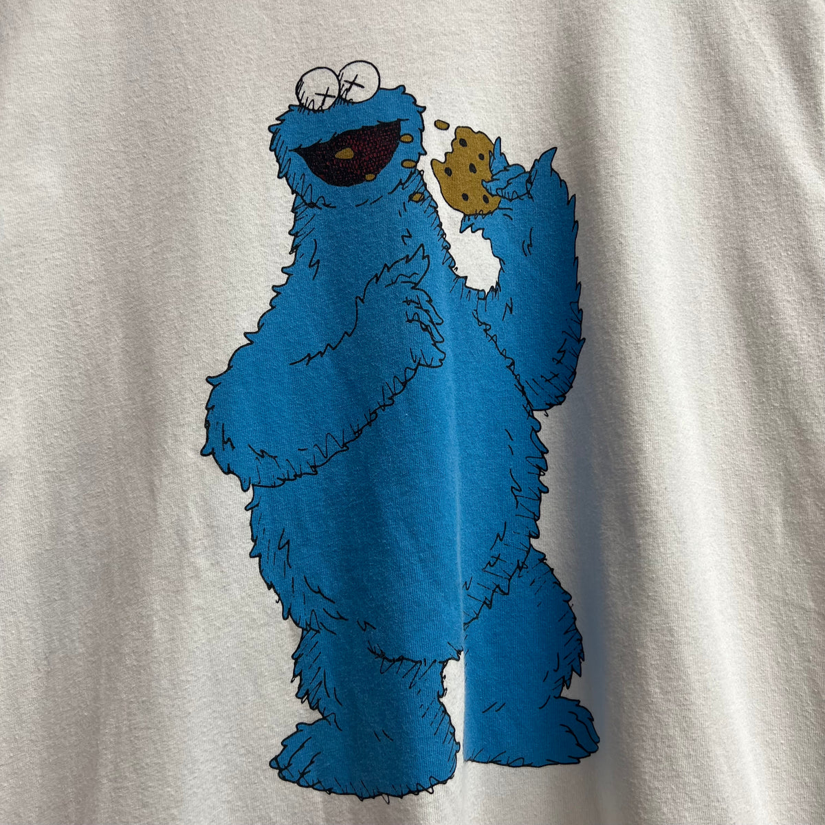UNIQLO Tee White Sesame Street Cookie Monster - S