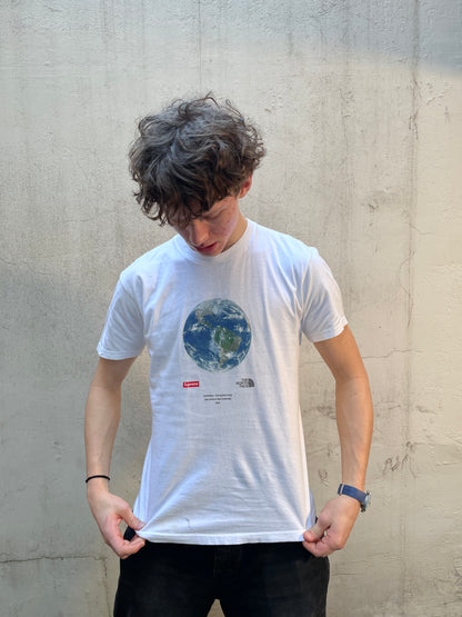 T-shirt Supreme x The North Face One World blanc - M