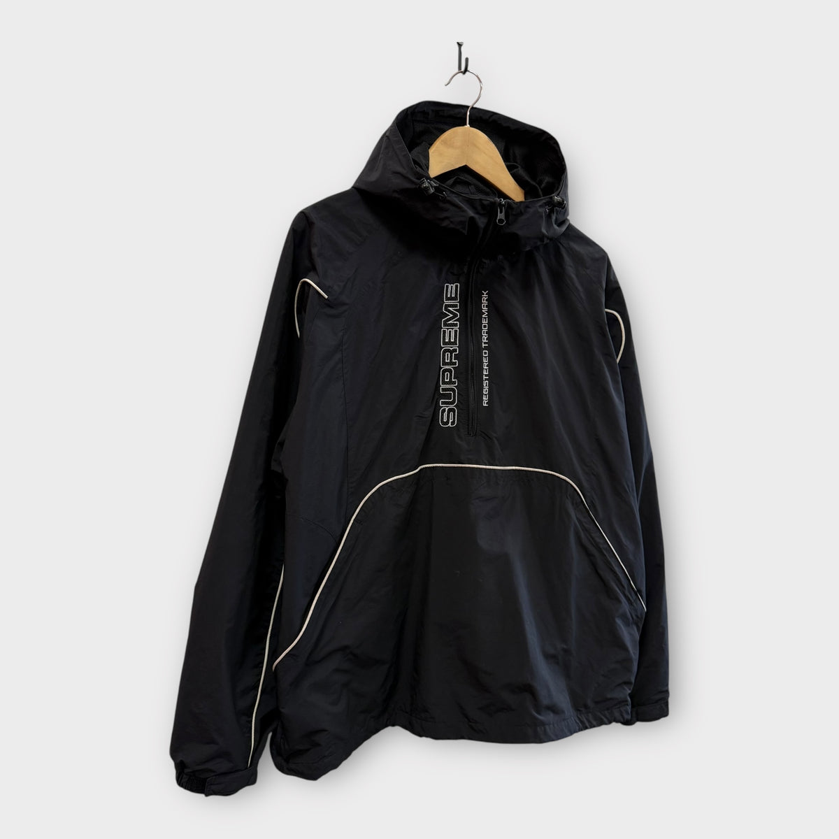 Veste Supreme coupe vent noir F22 - L
(dernière vente 250€)