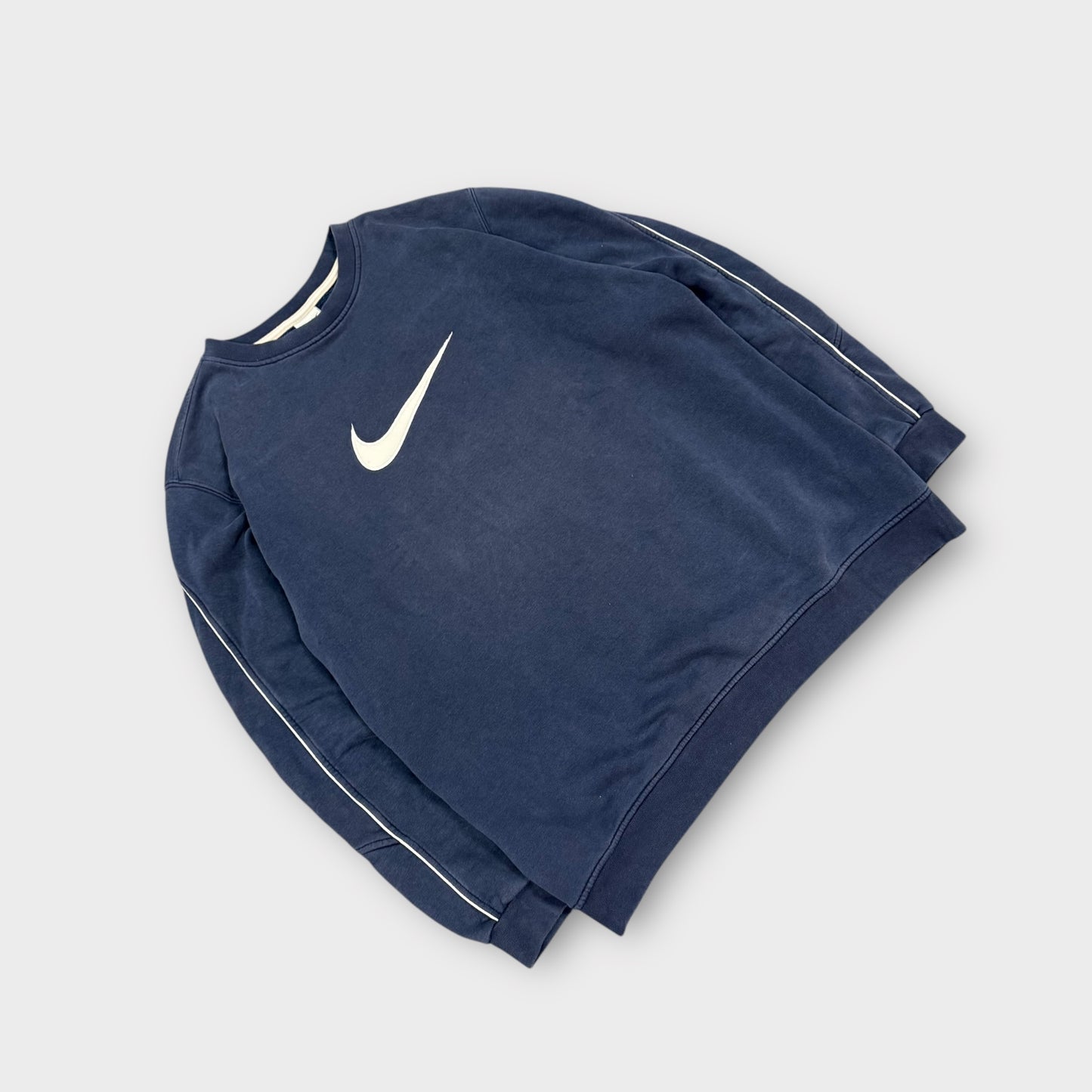 Sweat Nike navy 00's  - L
(trace d'usures aux coudes)