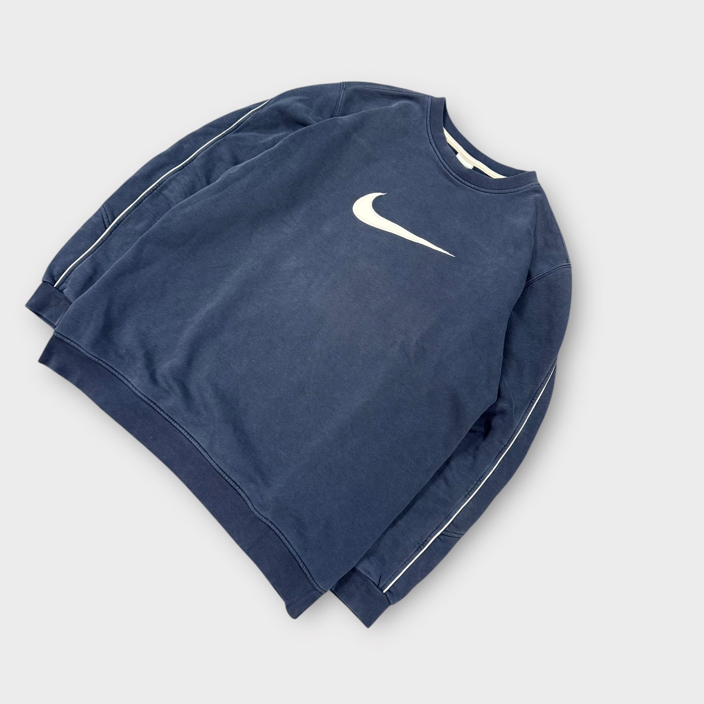 Sweat Nike navy 00's  - L
(trace d'usures aux coudes)