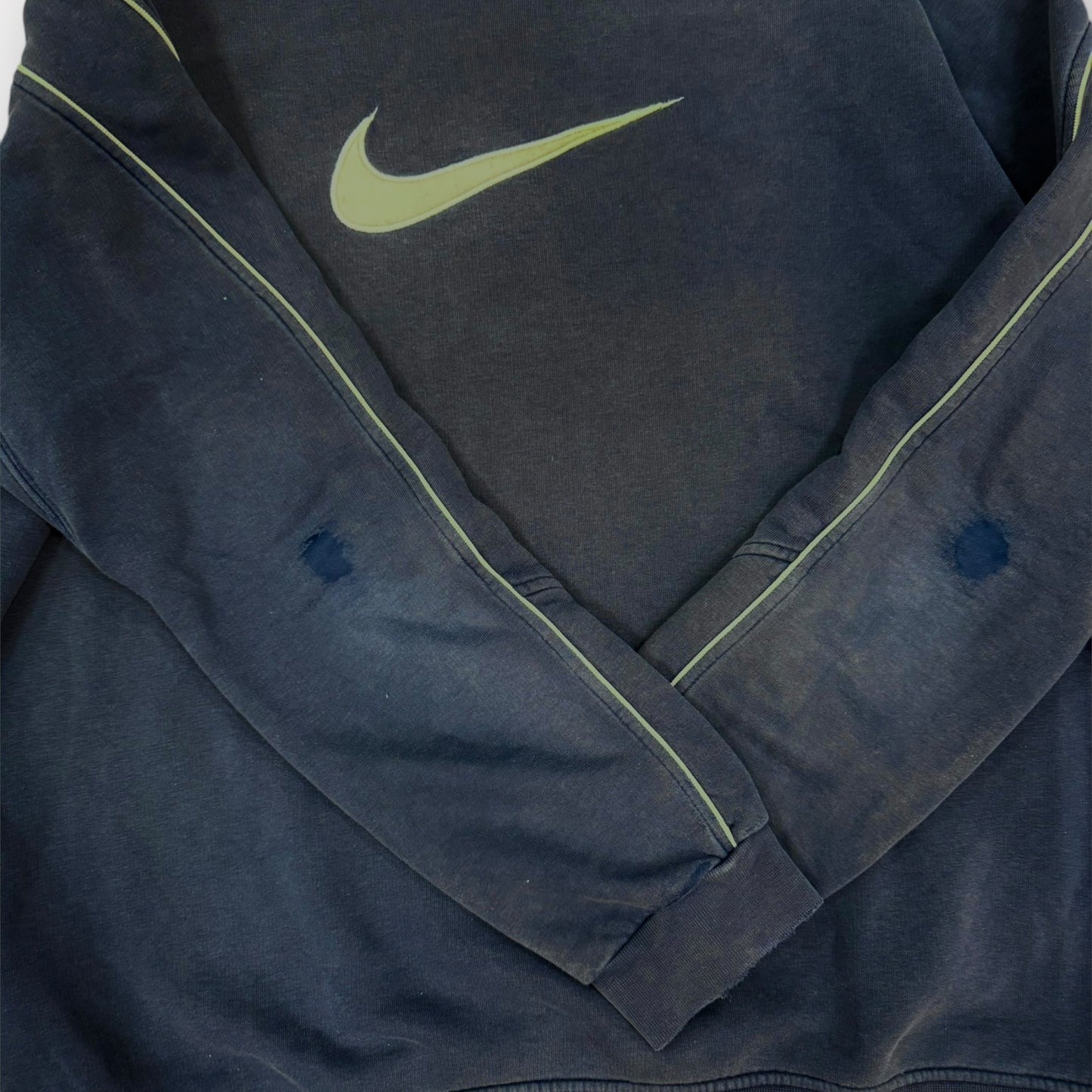 Sweat Nike navy 00's  - L
(trace d'usures aux coudes)