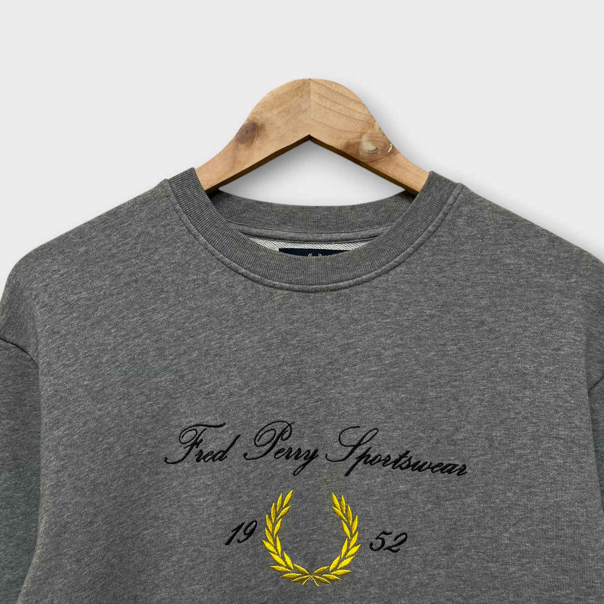 Sweat Fred Perry Gris - L